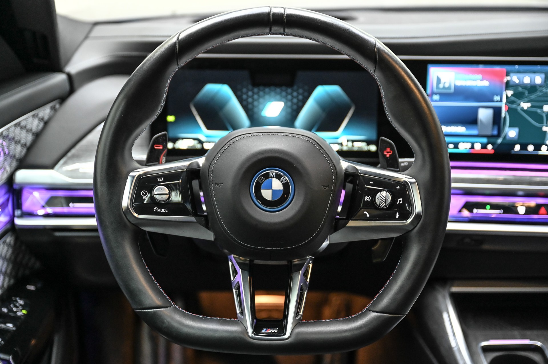 BMW M760e xDrive-image-21