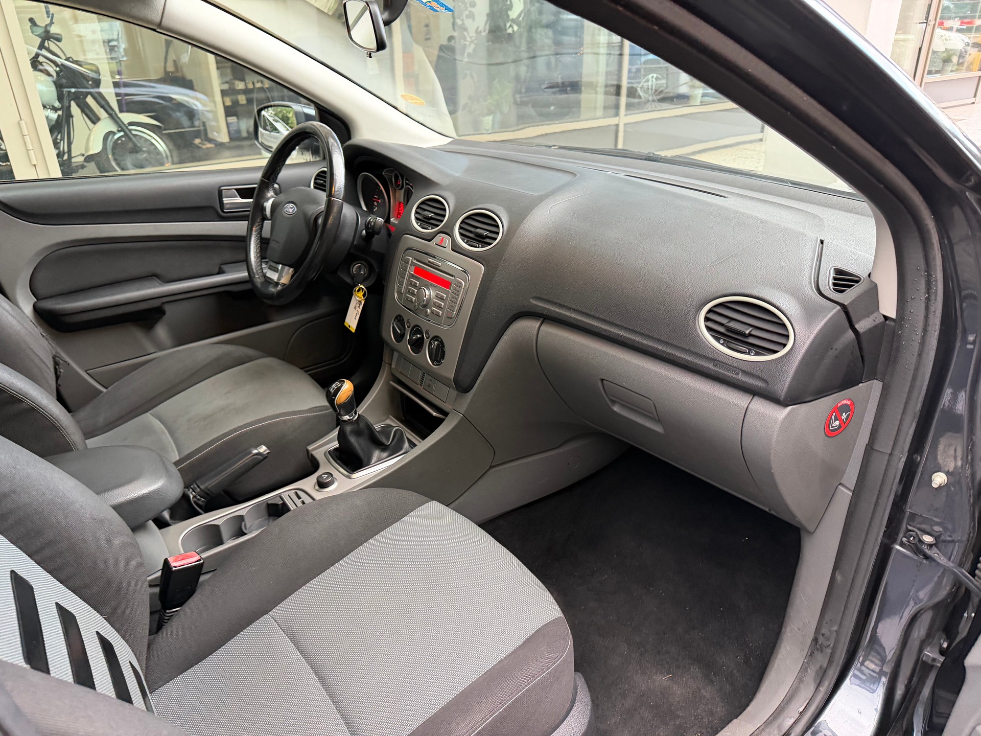FORD Focus 1.6 TDCi Ambiente-image-10