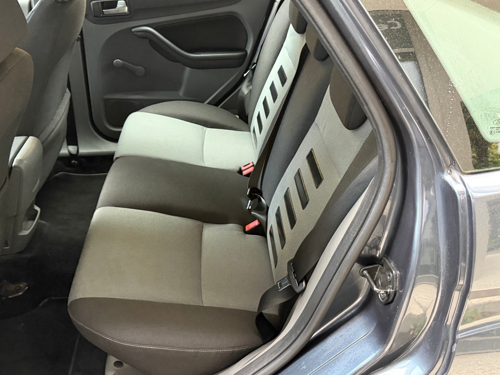FORD Focus 1.6 TDCi Ambiente-image-11