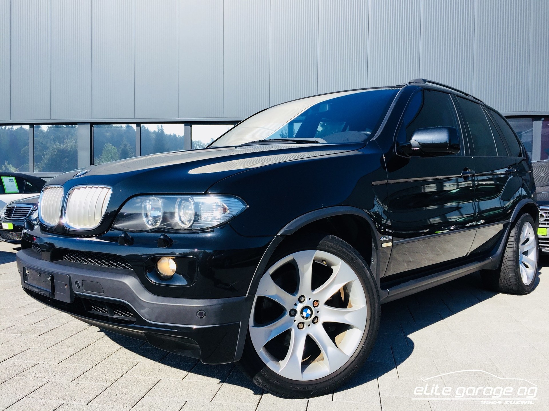 BMW X5 4.8is-image-0