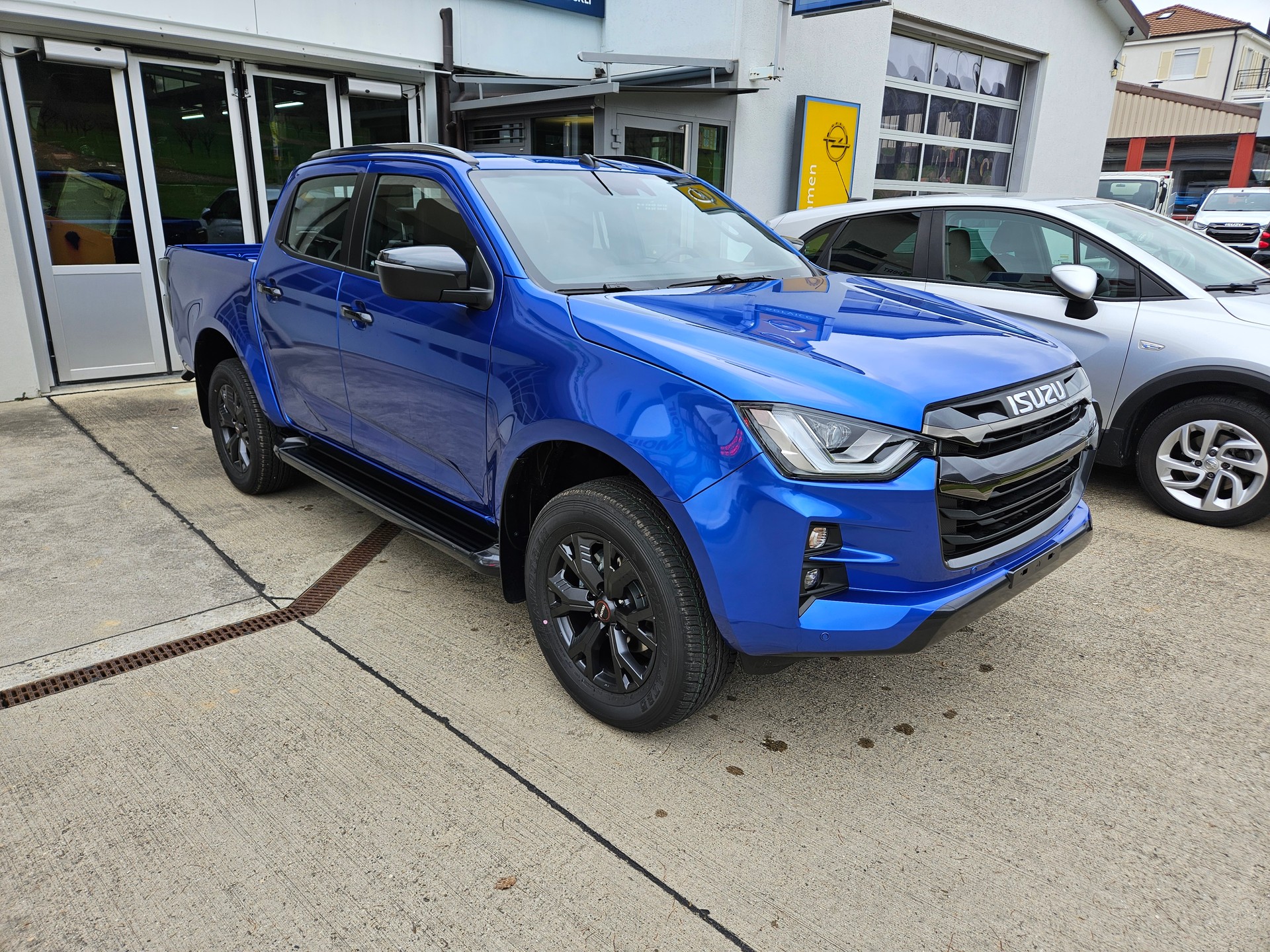 ISUZU D-MAX 1.9 CrewCab N60 Nitro Sport 4x4-image-2
