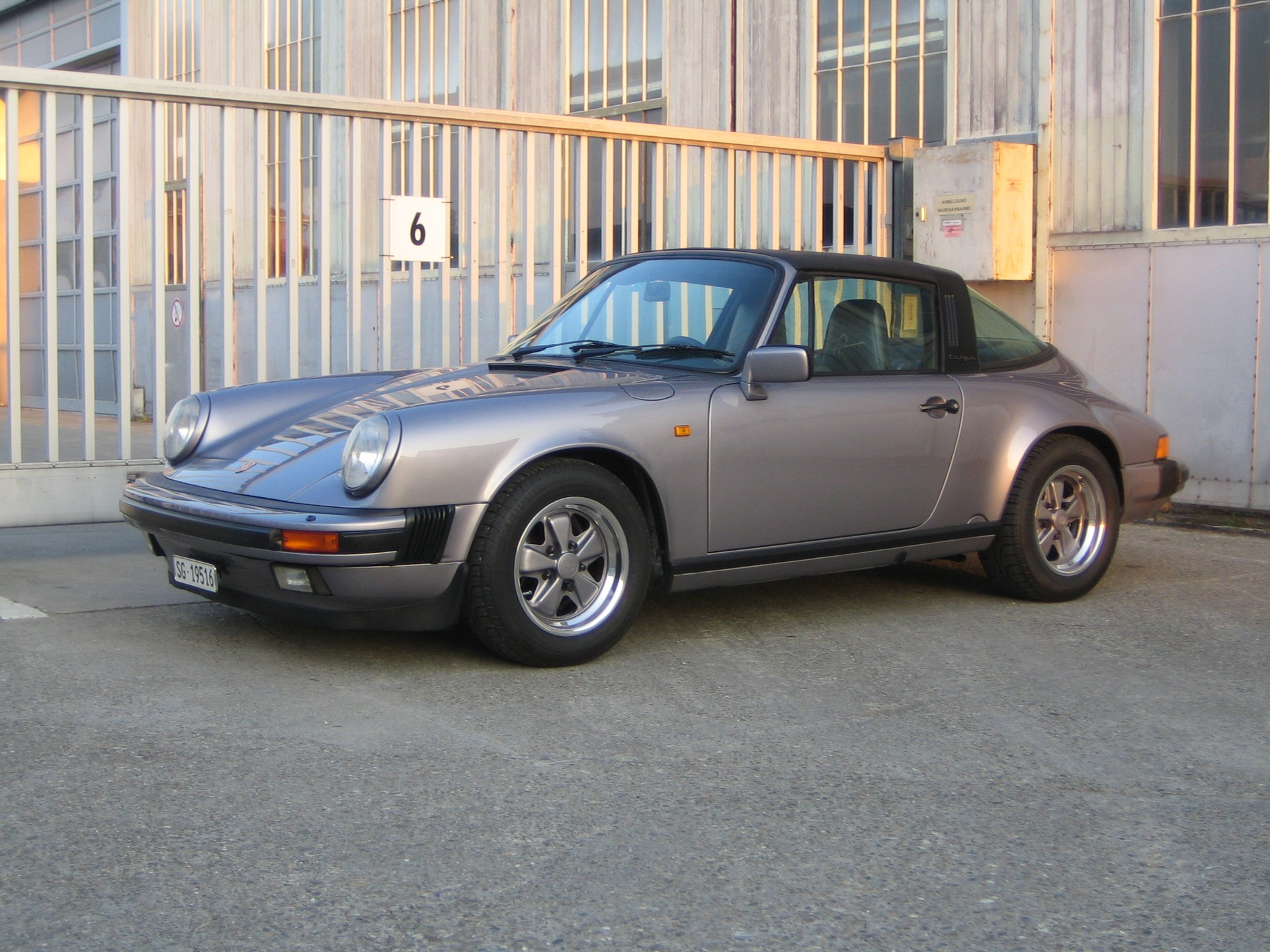 PORSCHE 911 Targa Jubilé-image-2