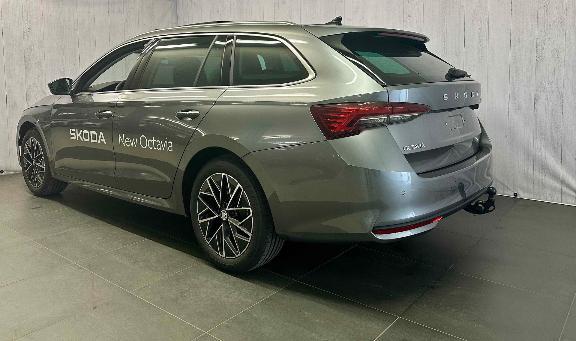 SKODA Octavia Combi 1.5 TSI mHEV DSG Selection-image-5