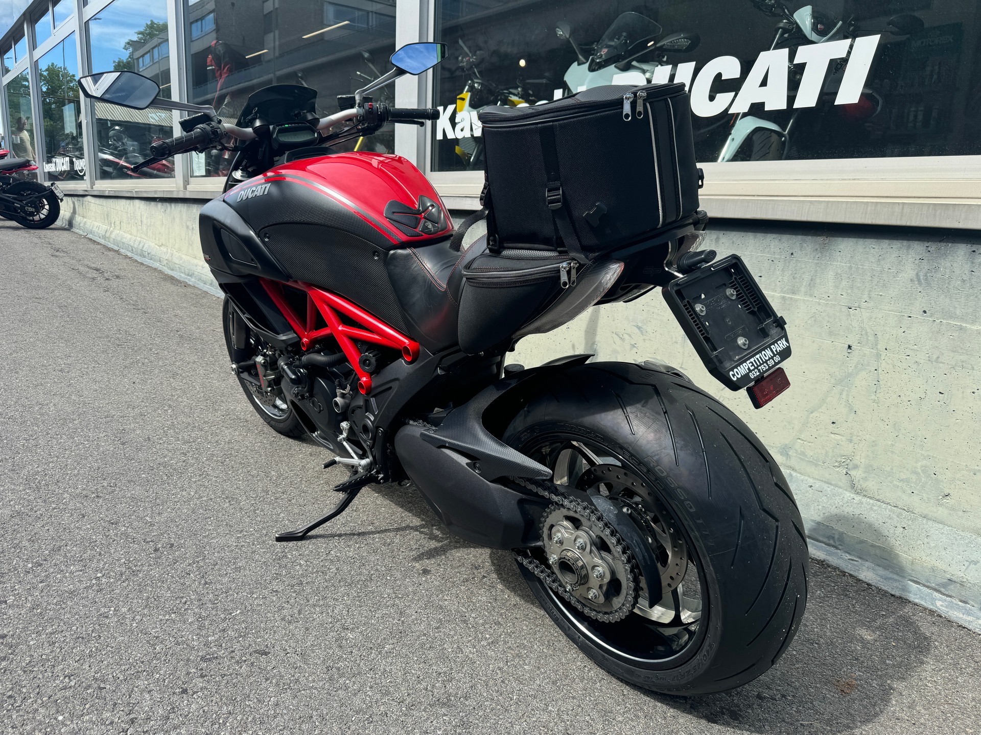 DUCATI Diavel 1200 Carbon-image-9