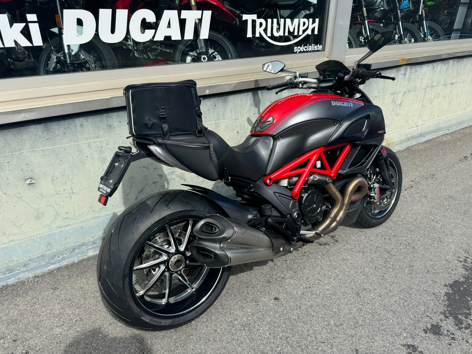 DUCATI Diavel 1200 Carbon-showroom-element-3
