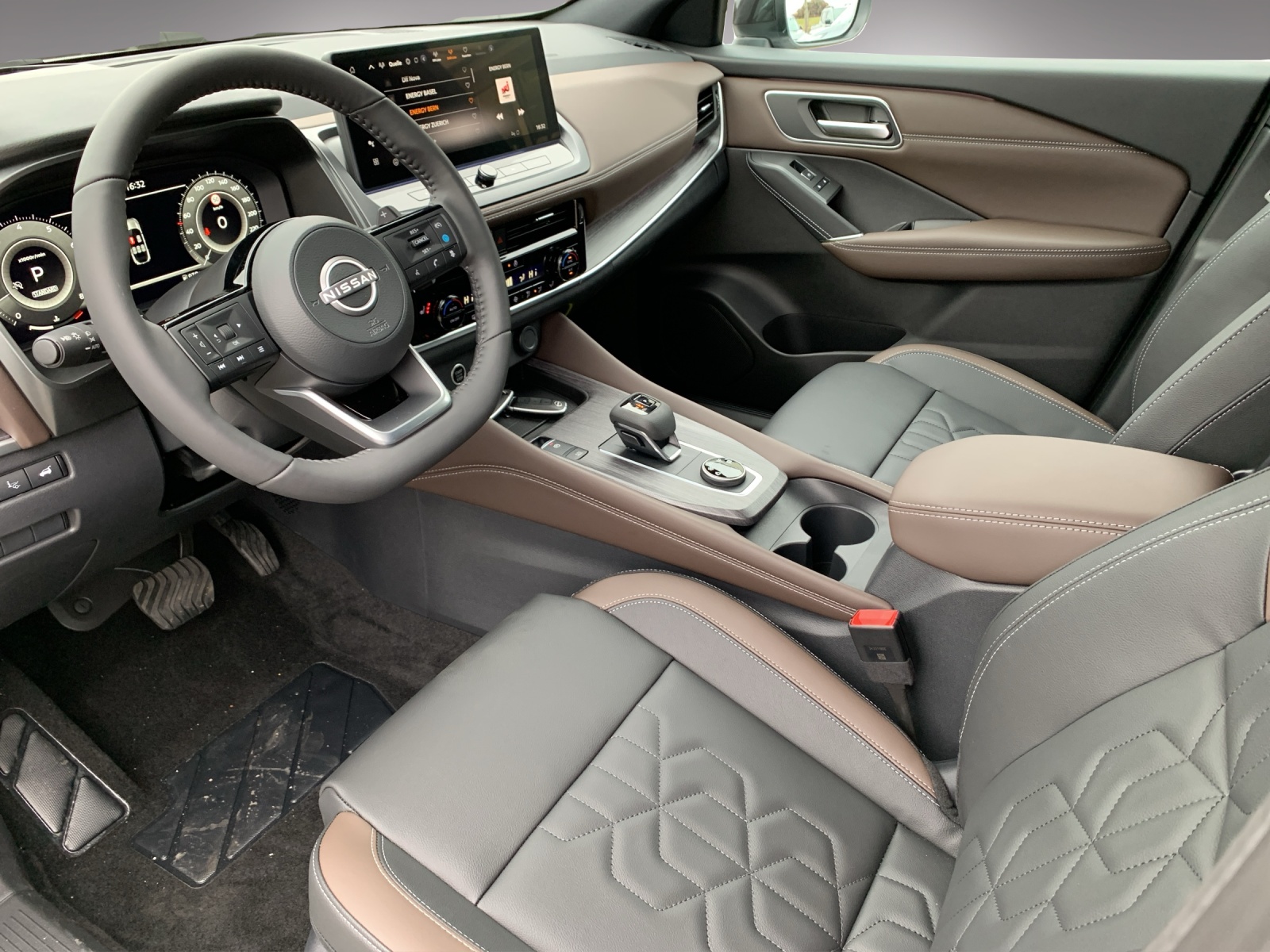 NISSAN Qashqai 1.3 DIG-T 158 Tekna+ 4x4-image-5