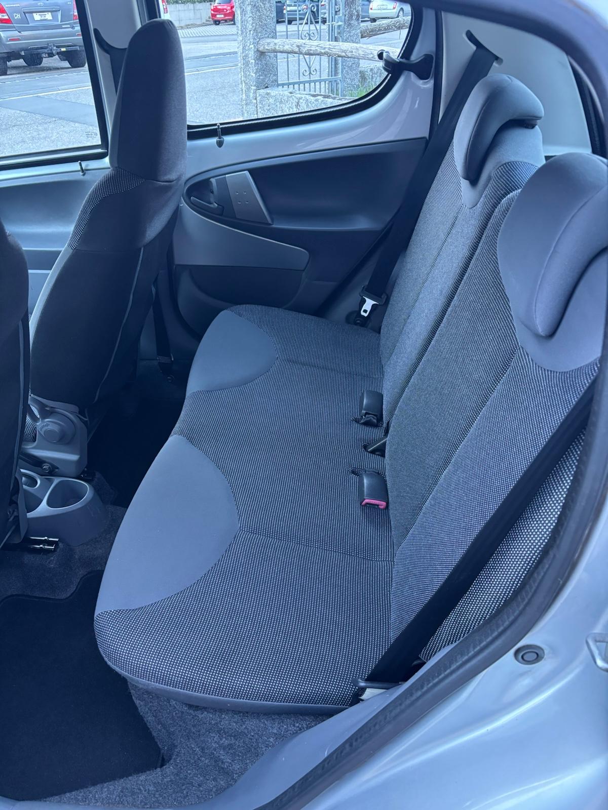 PEUGEOT 107 1.0 Trendy-image-5