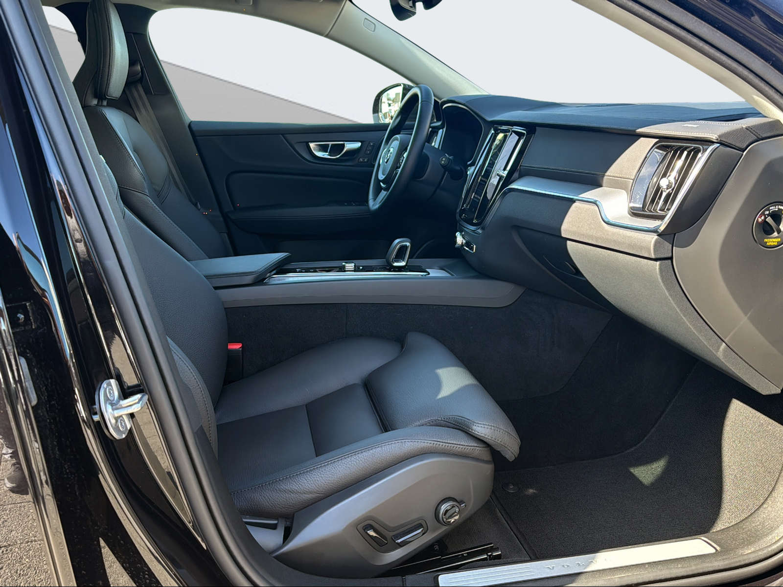 VOLVO V60 2.0 B4 Ultra Dark-image-14