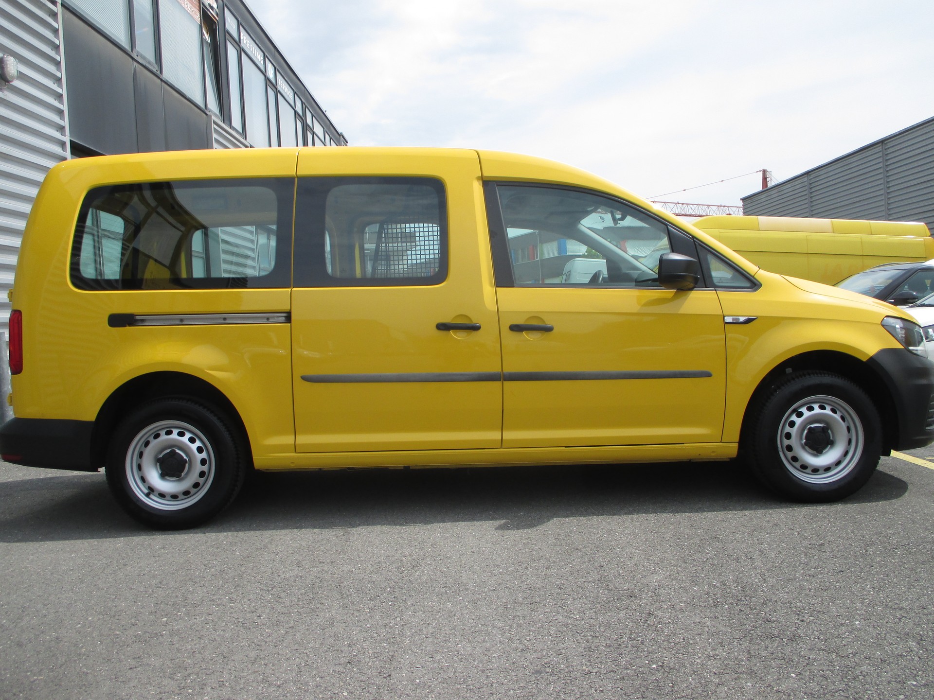 VW Caddy Maxi 1.0TSI BlueMotion Technology-image-3