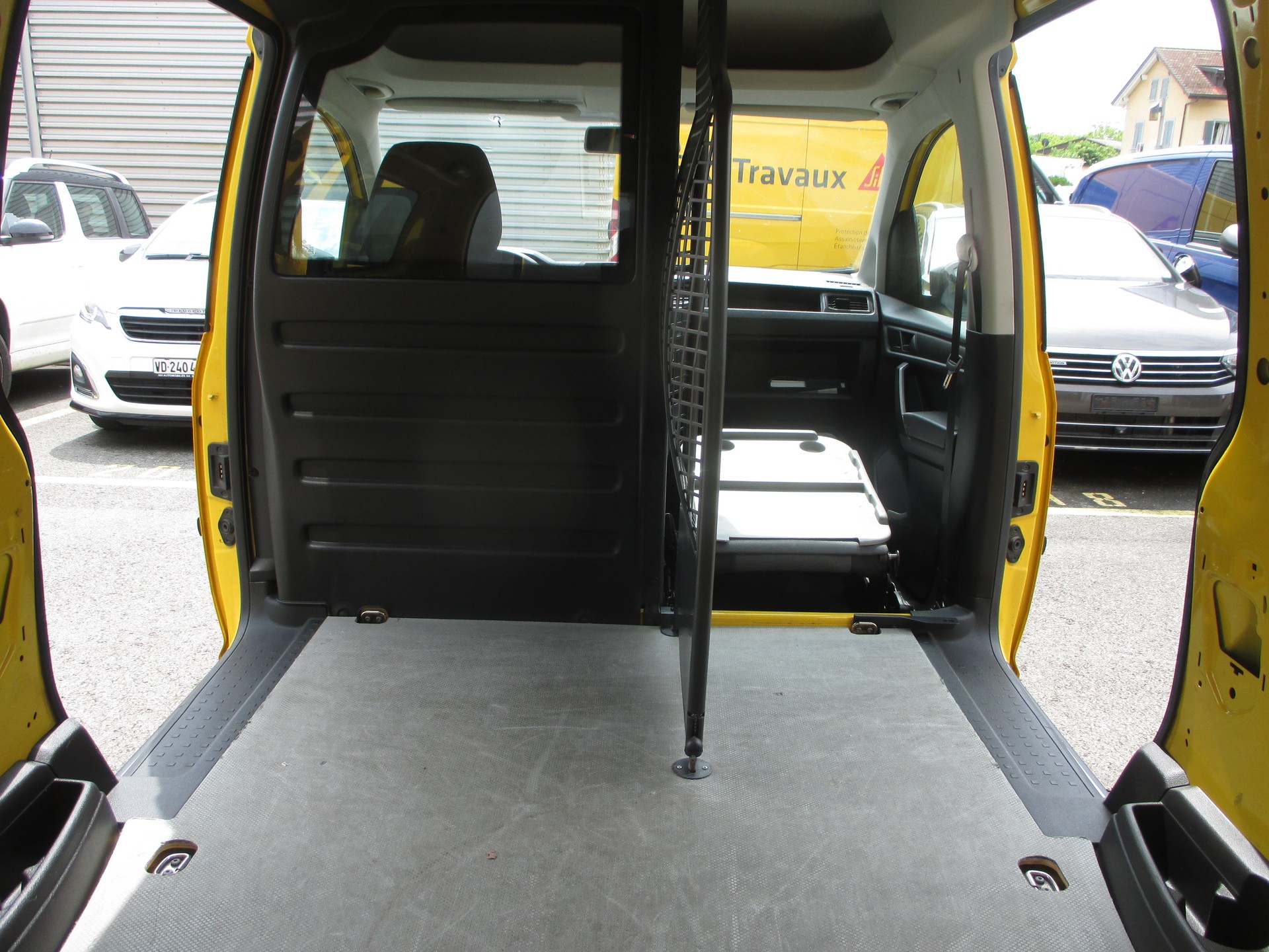 VW Caddy Maxi 1.0TSI BlueMotion Technology-image-12