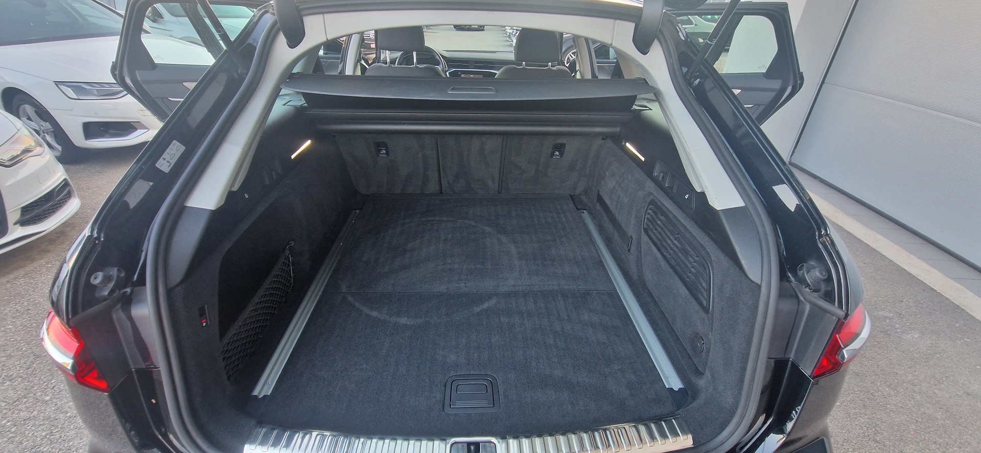 AUDI A6 Avant 40 TDI quattro S-tronic-image-11