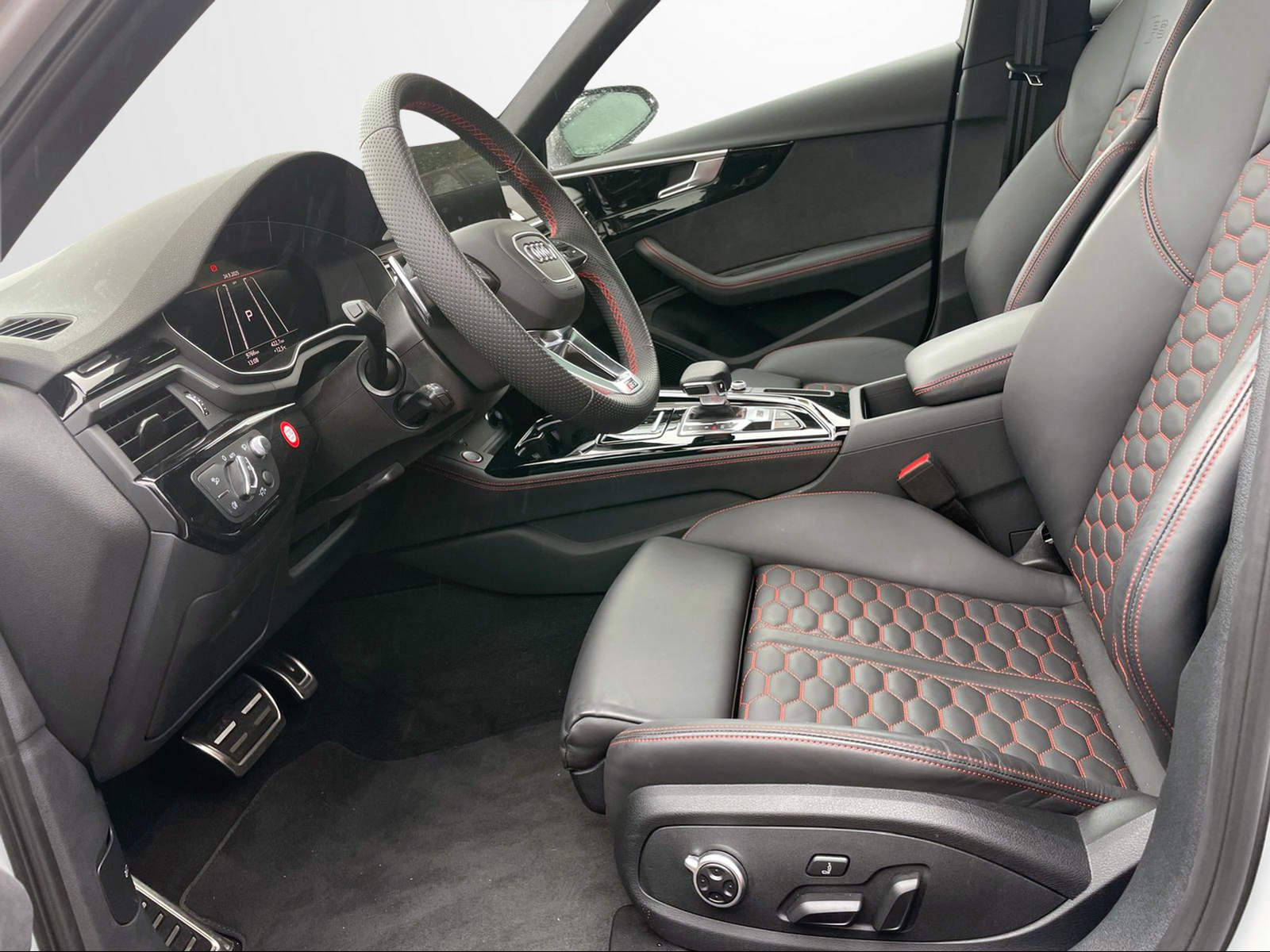 AUDI RS4 Avant quattro tiptronic-image-4