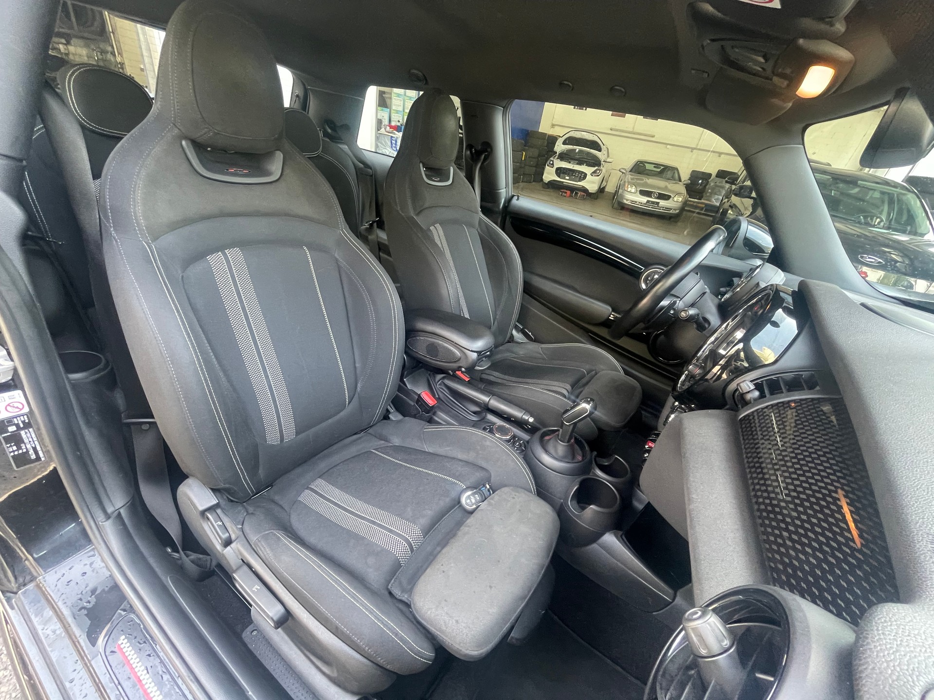 MINI Cooper John Cooper Works Steptronic-image-3