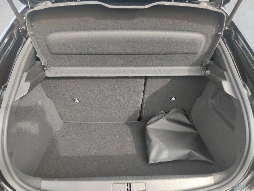 PEUGEOT 208 e-Allure-image-7