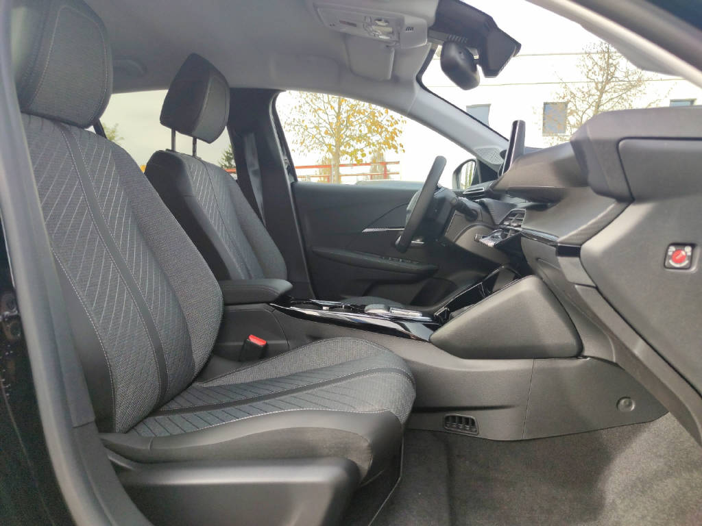 PEUGEOT 208 e-Allure-image-10