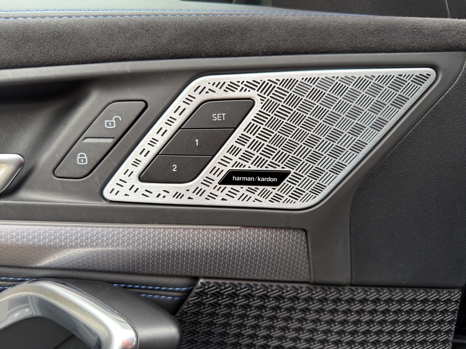 BMW iX2 eDrive 20 M Sport-image-15