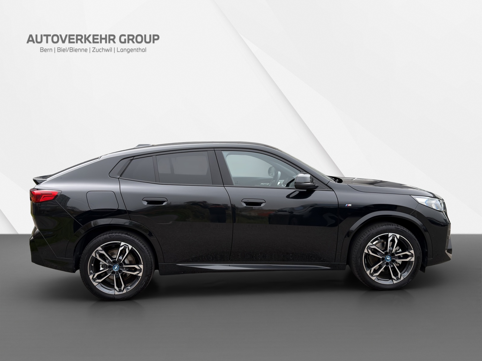 BMW iX2 eDrive 20 M Sport-image-6