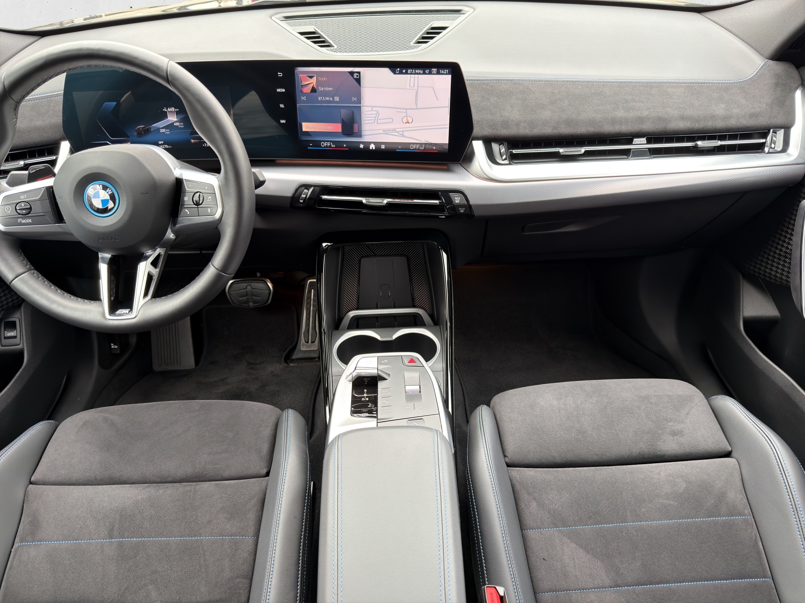 BMW iX2 eDrive 20 M Sport-image-13
