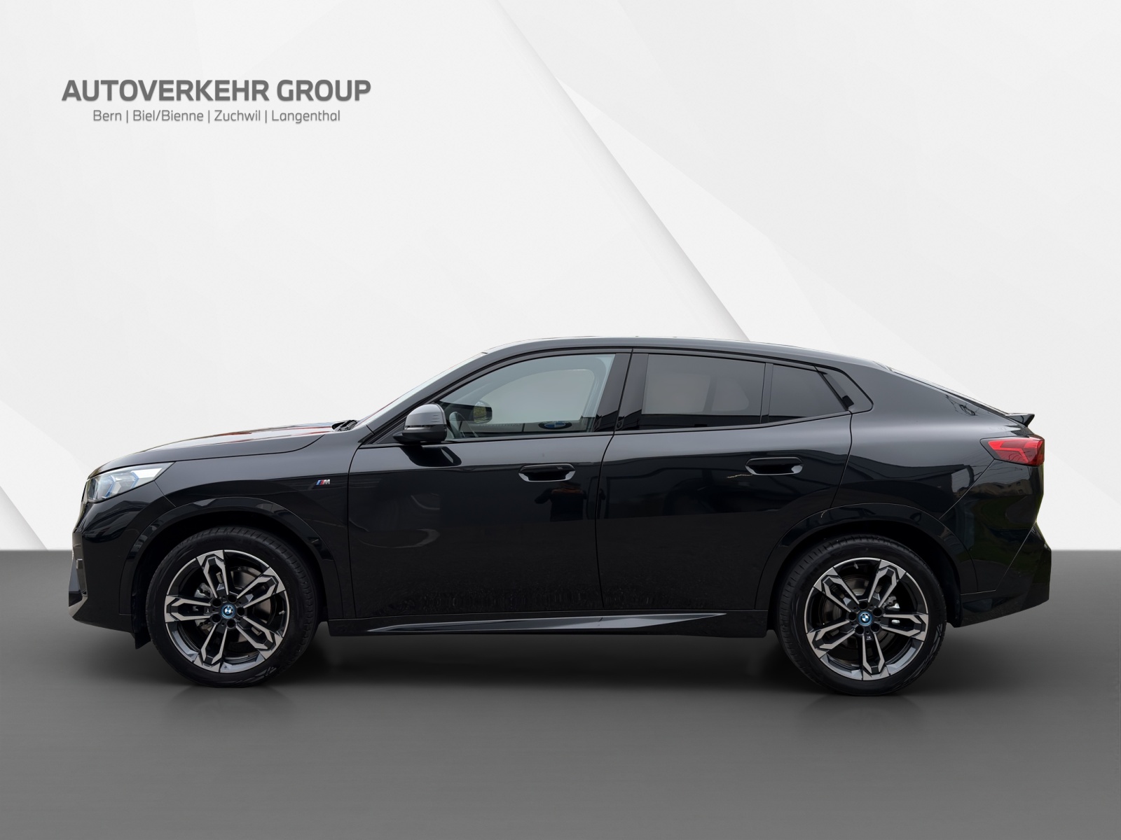 BMW iX2 eDrive 20 M Sport-image-2