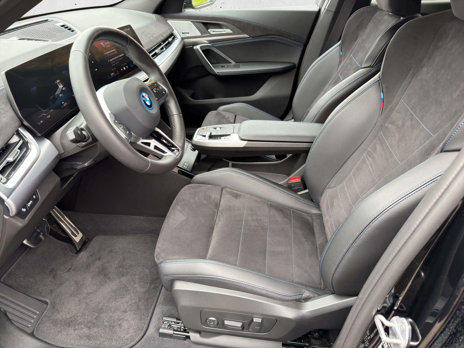 BMW iX2 eDrive 20 M Sport-image-9