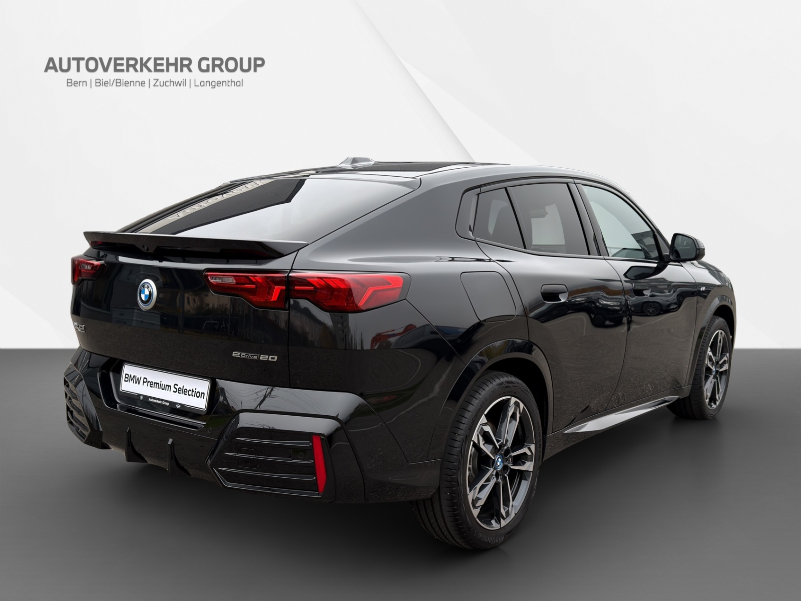 BMW iX2 eDrive 20 M Sport-image-5