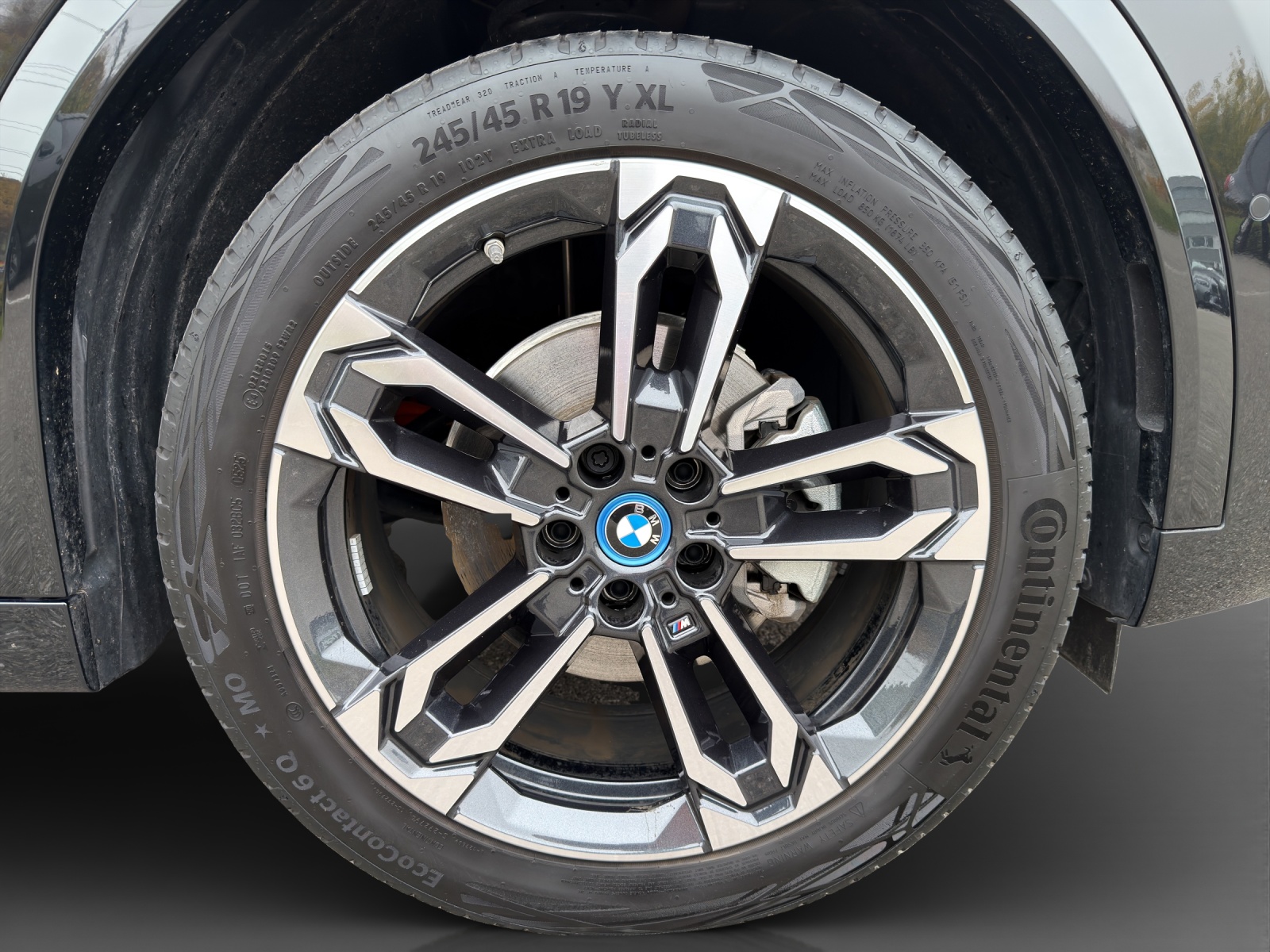 BMW iX2 eDrive 20 M Sport-image-8