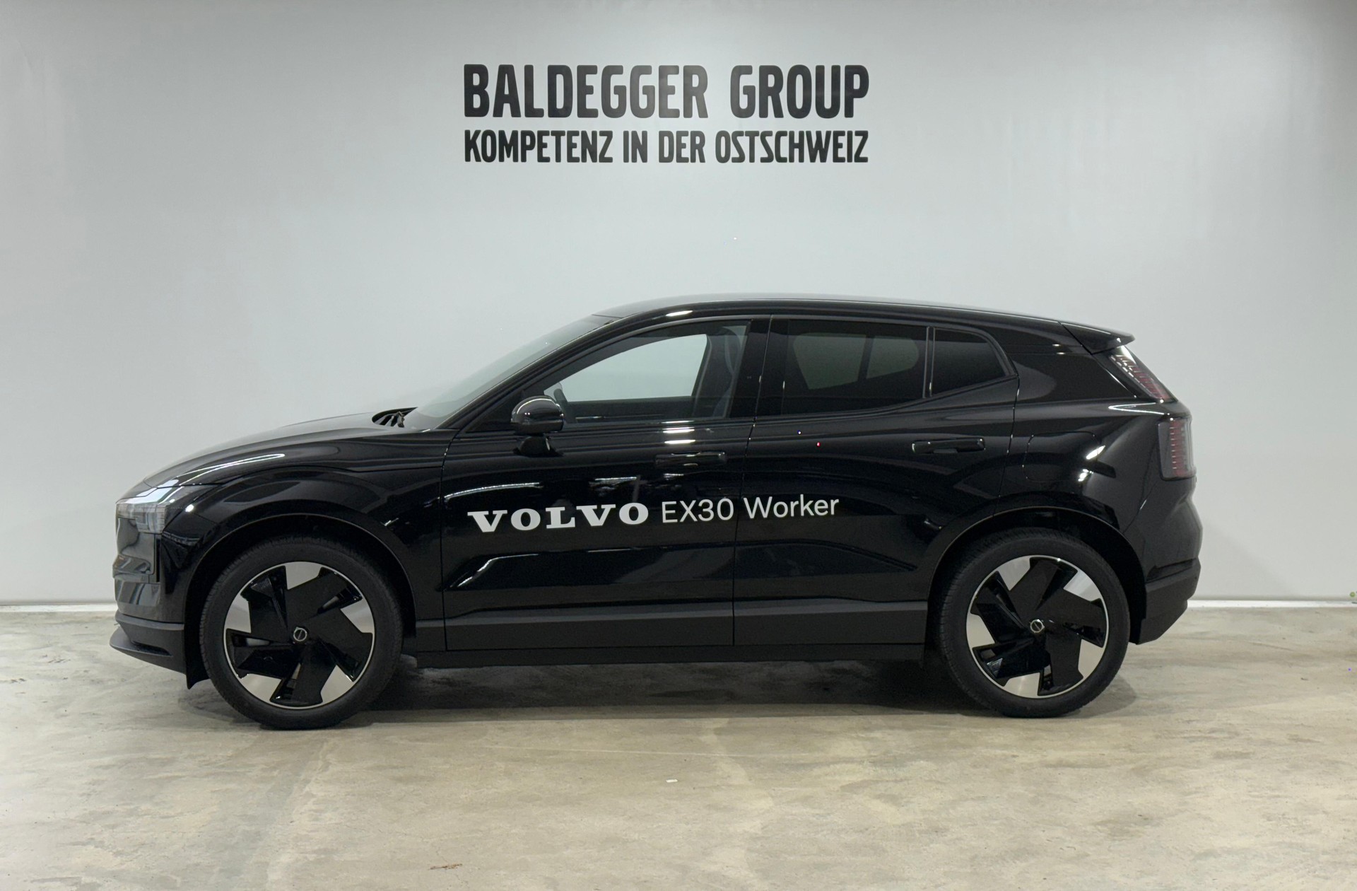 VOLVO EX 30 E60 Twin Plus Performance-image-1