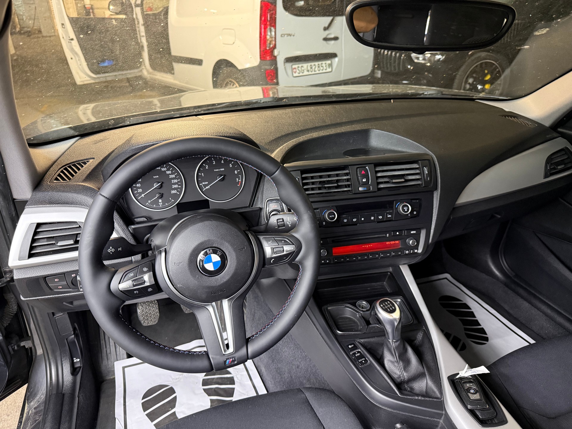 BMW 116i-image-8