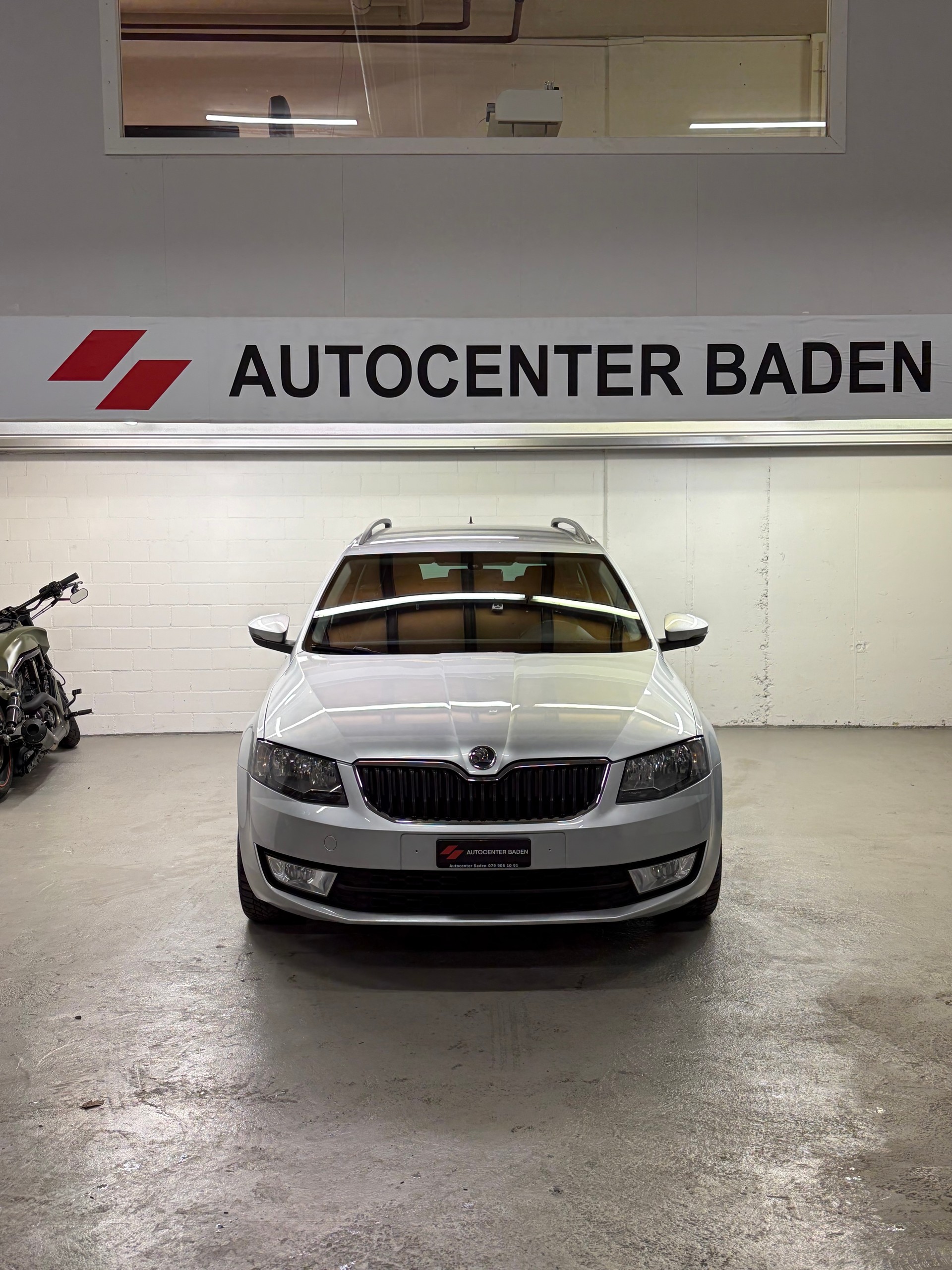 SKODA Octavia Combi 1.6 TDI Ambition DSG-image-1