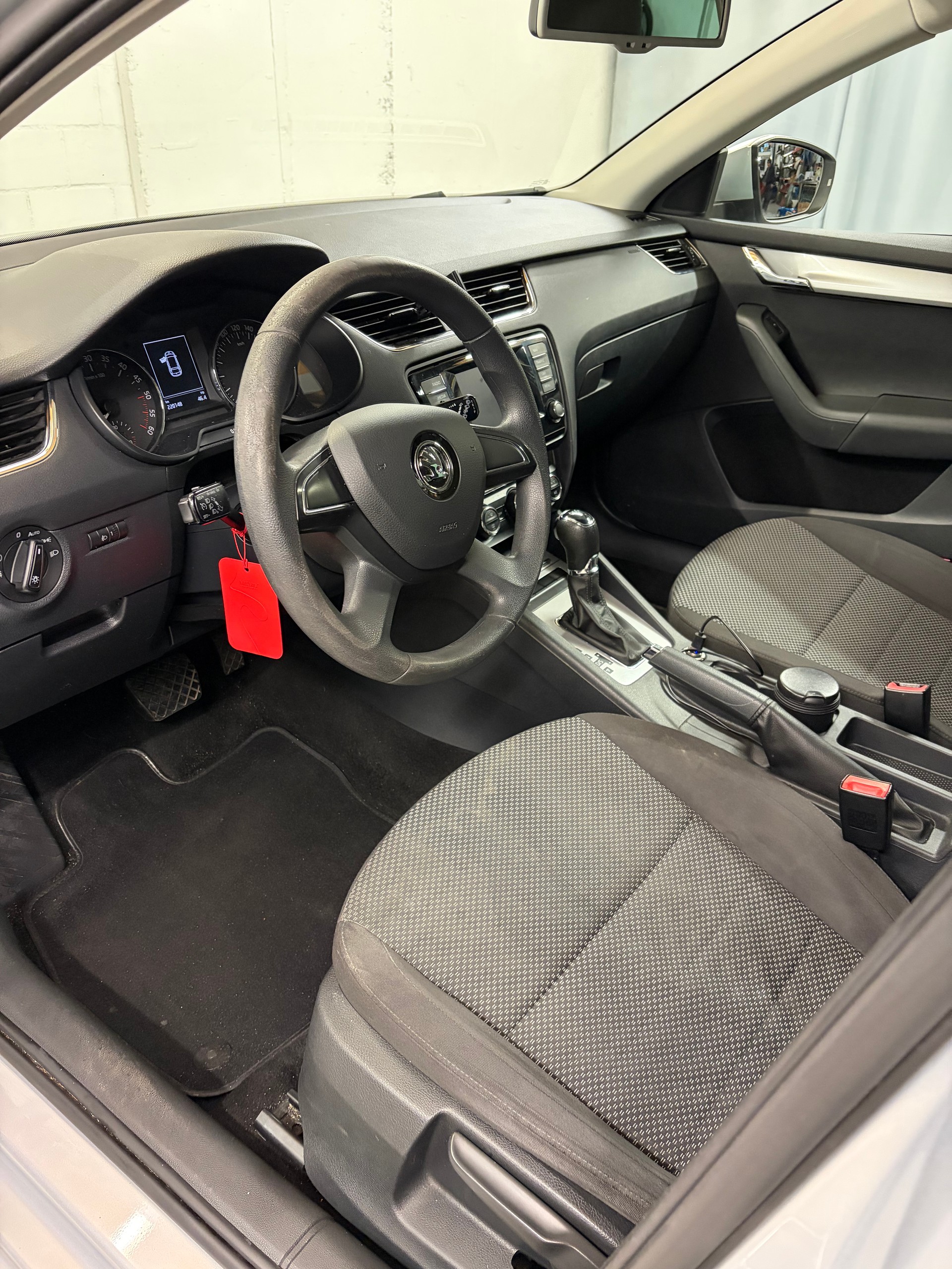 SKODA Octavia Combi 1.6 TDI Ambition DSG-image-6