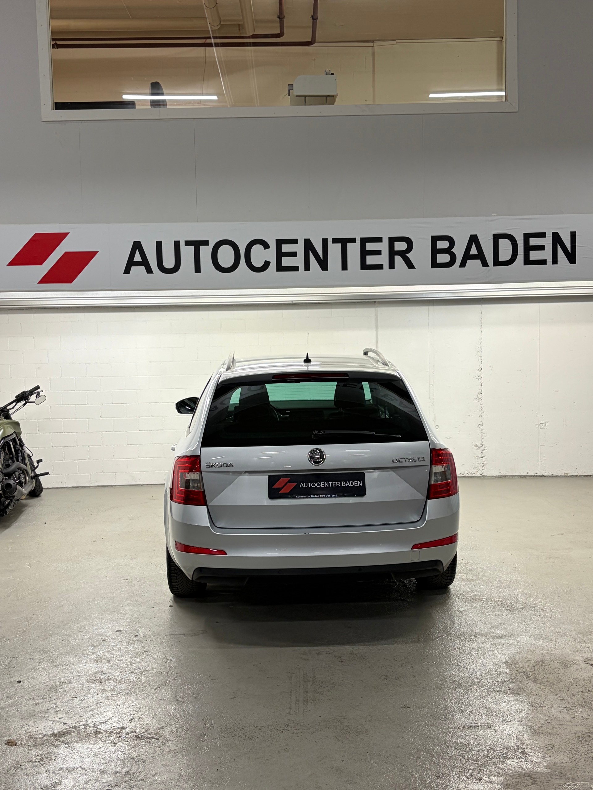 SKODA Octavia Combi 1.6 TDI Ambition DSG-image-4
