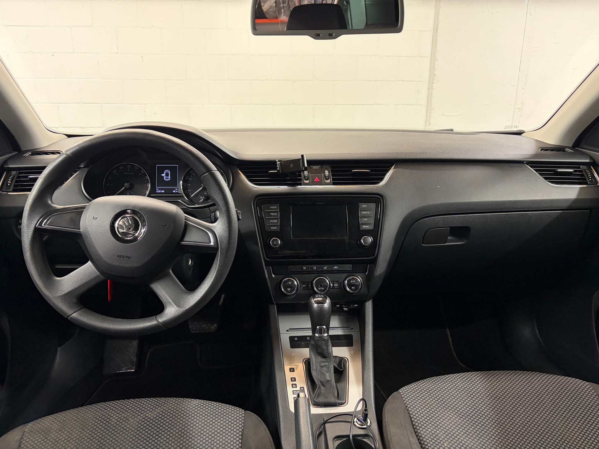 SKODA Octavia Combi 1.6 TDI Ambition DSG-image-7