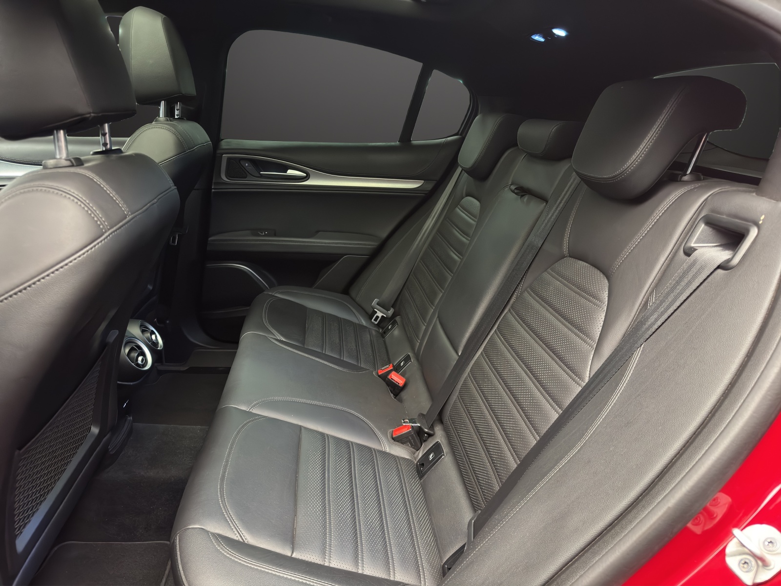 ALFA ROMEO Stelvio 2.0 Veloce Q4 Automatic-image-14