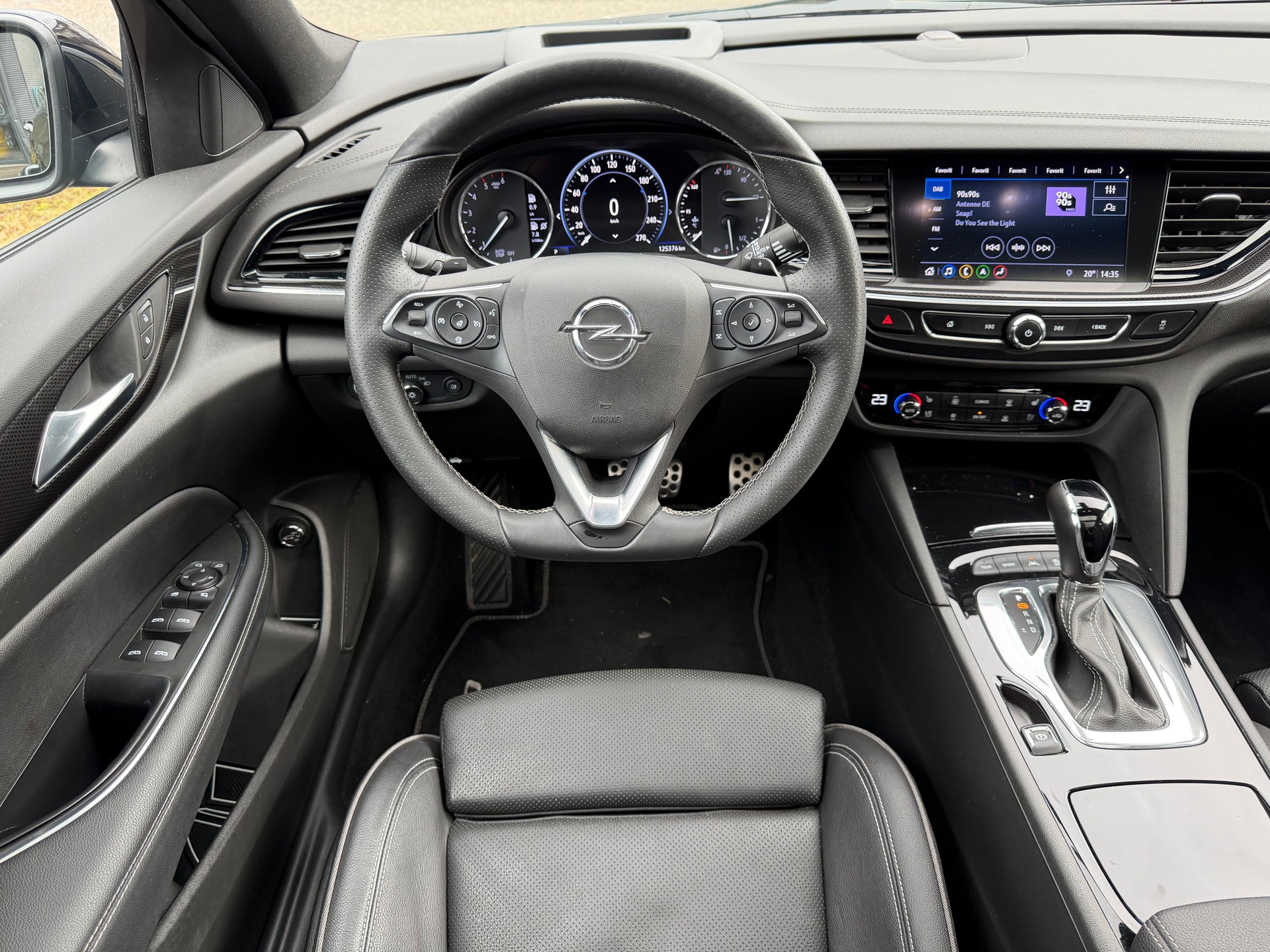 OPEL Insignia Sports Tourer 2.0 CDTi BiT. GSi AWD-image-16
