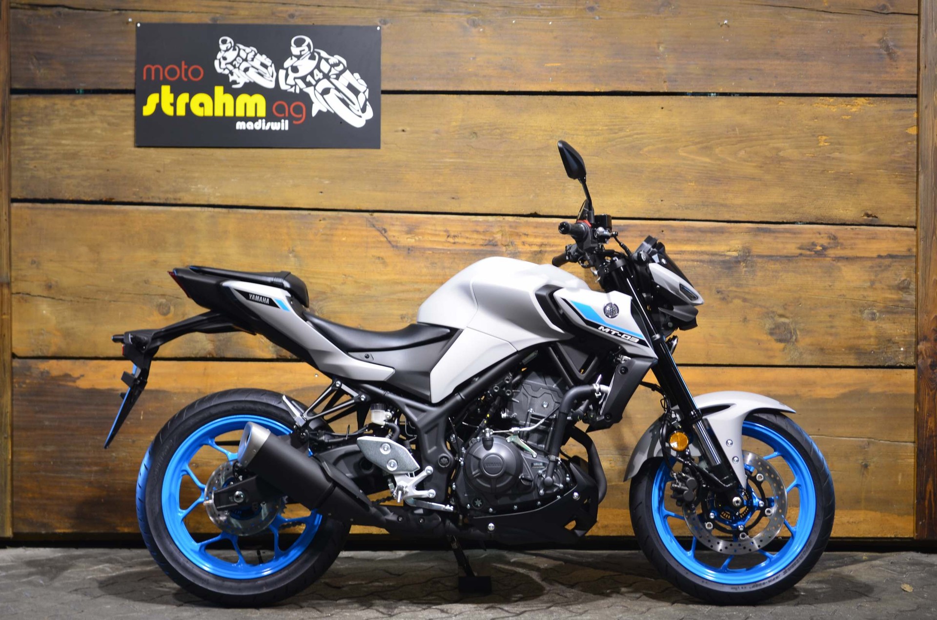 YAMAHA MT-03-showroom-element-1