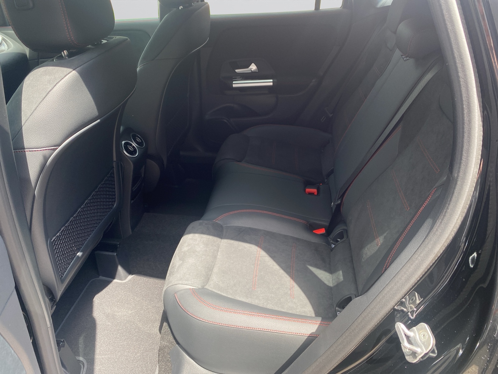 Image MERCEDES-BENZ GLA-200 GLA 200 7G-DCT