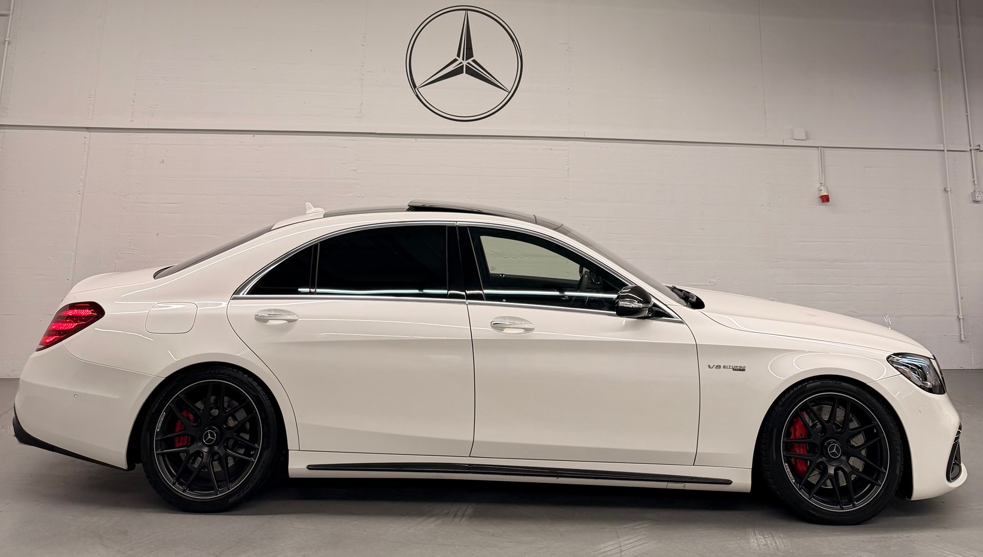 MERCEDES-BENZ S 63 AMG L 4Matic+ 9G-Tronic White Black Performance-image-4