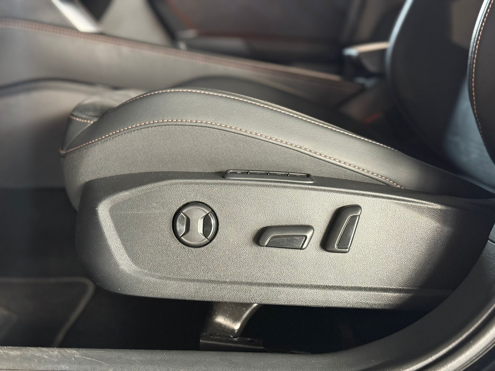 CUPRA Formentor 1.5 e-HYBRID pHEV DSG-image-4
