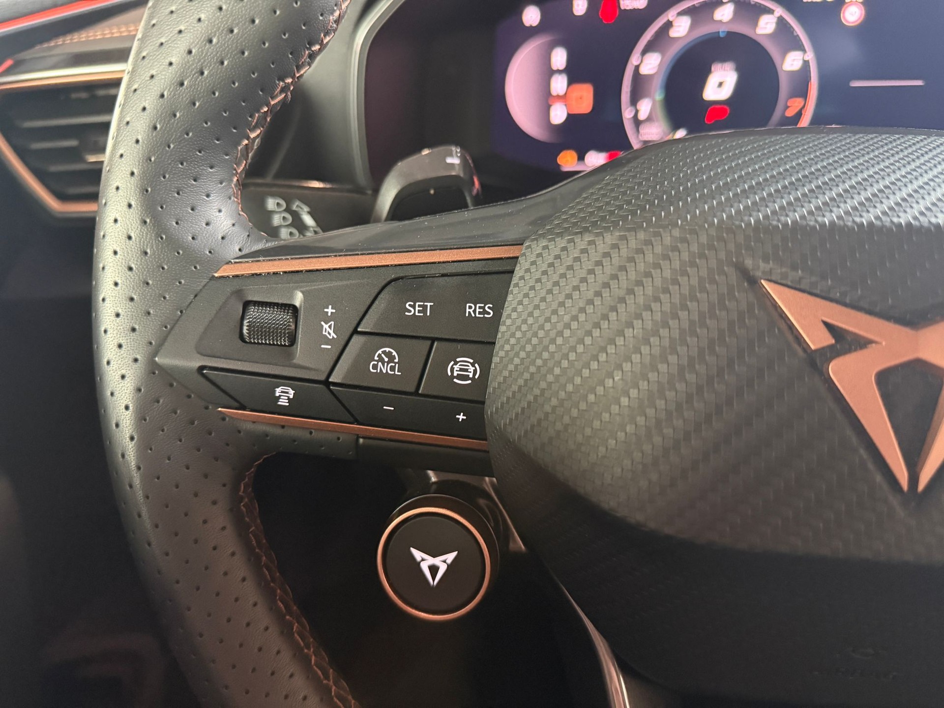 CUPRA Formentor 1.5 e-HYBRID pHEV DSG-image-12