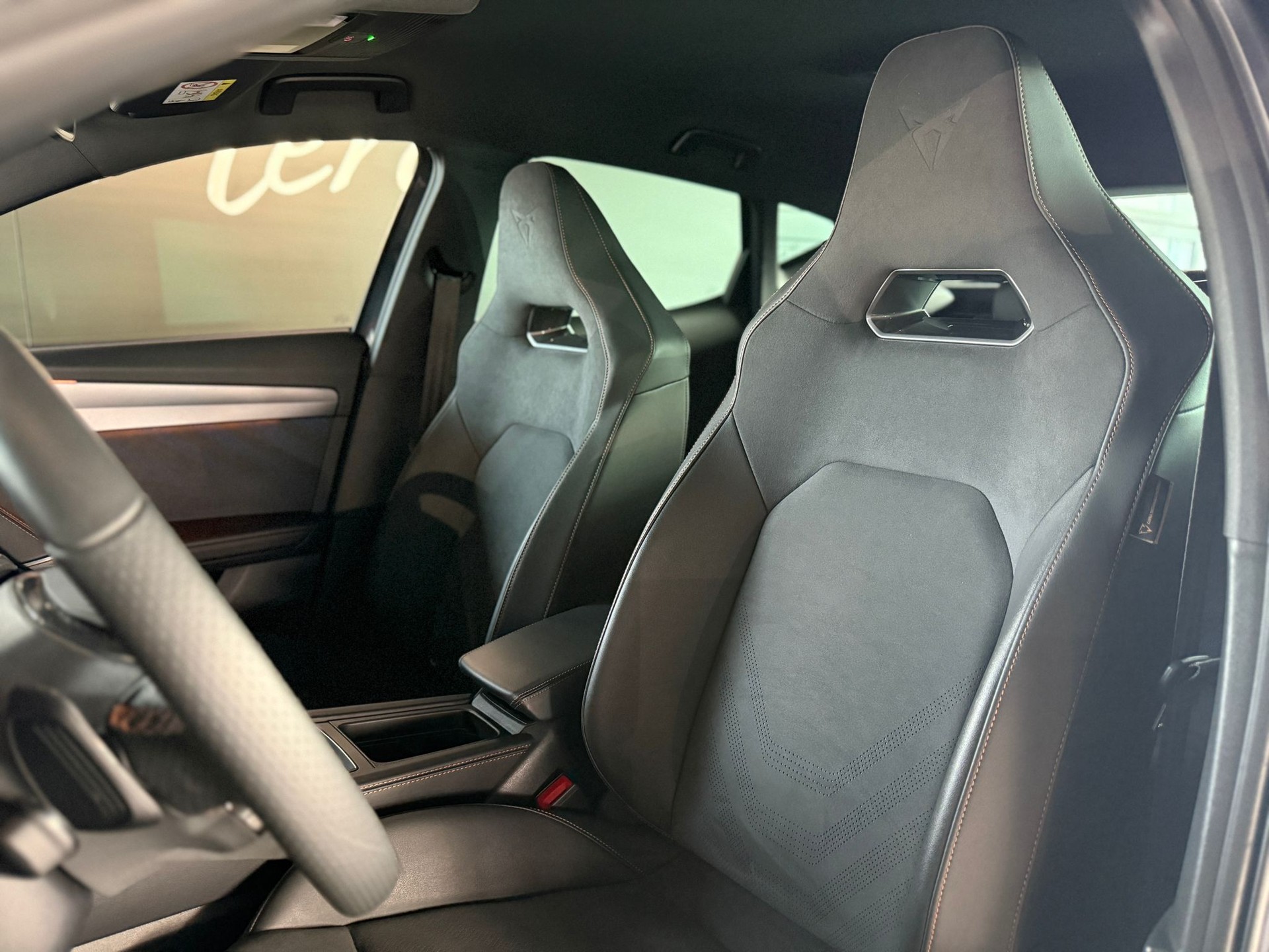 CUPRA Formentor 1.5 e-HYBRID pHEV DSG-image-3