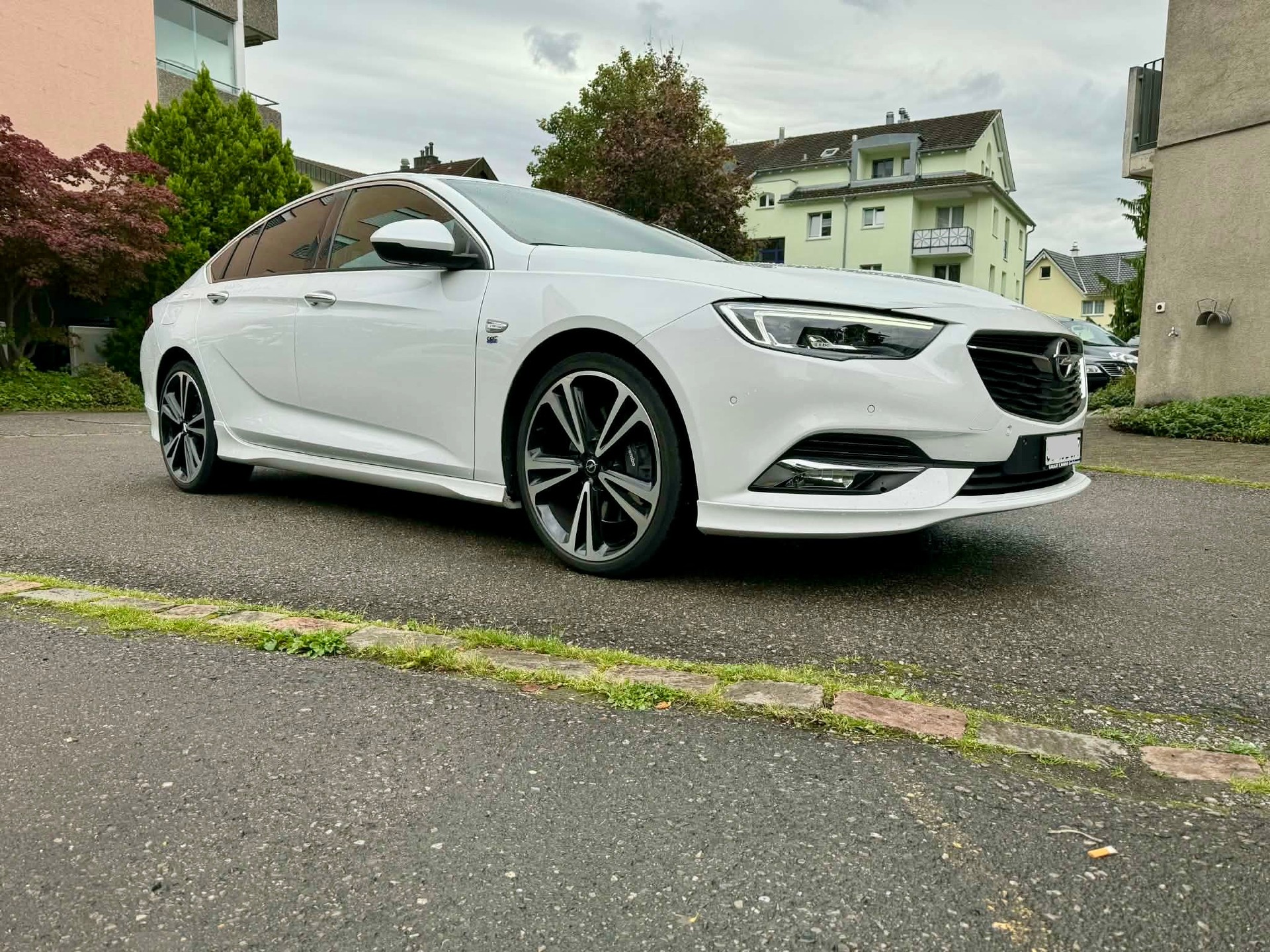 OPEL Insignia 2.0 T Grand Sport Excellence 4WD Automat.-image-2