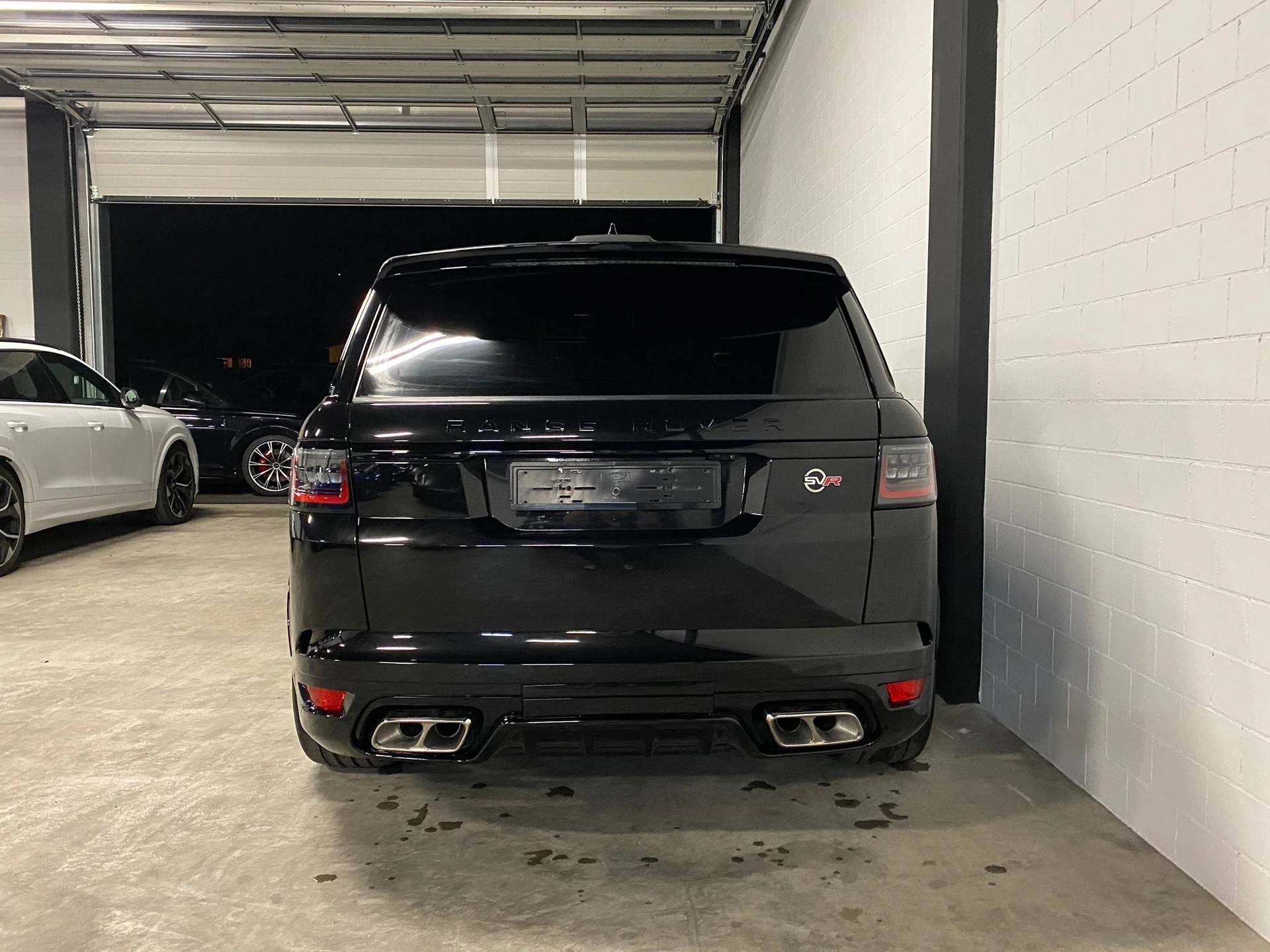 LAND ROVER Range Rover Sport 575 5.0 V8 S/C SVR Automatic-image-2