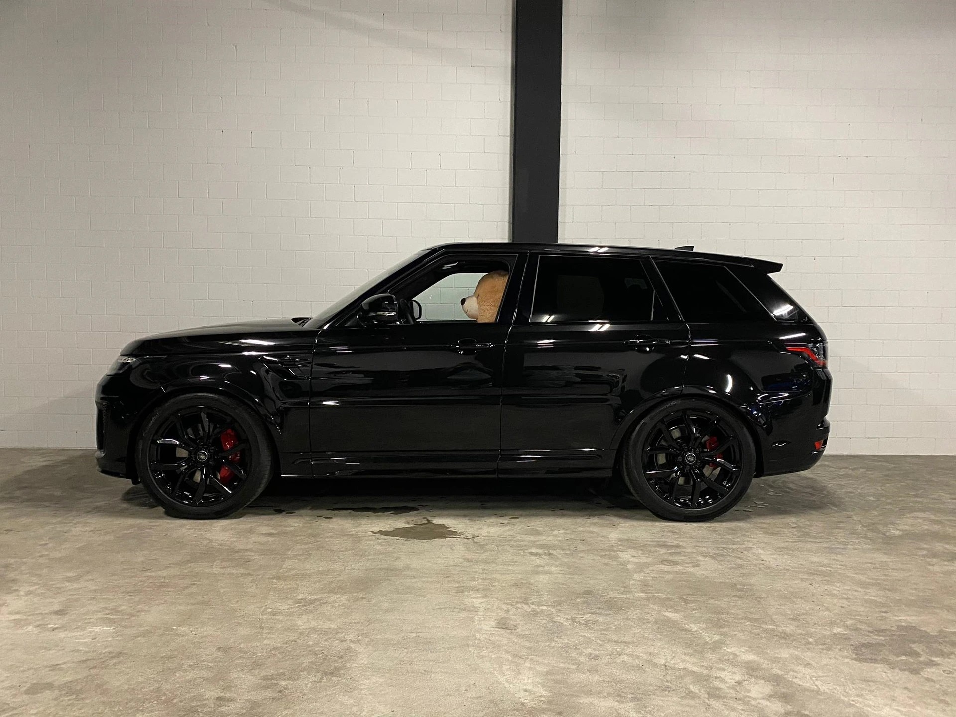 LAND ROVER Range Rover Sport 575 5.0 V8 S/C SVR Automatic-image-0