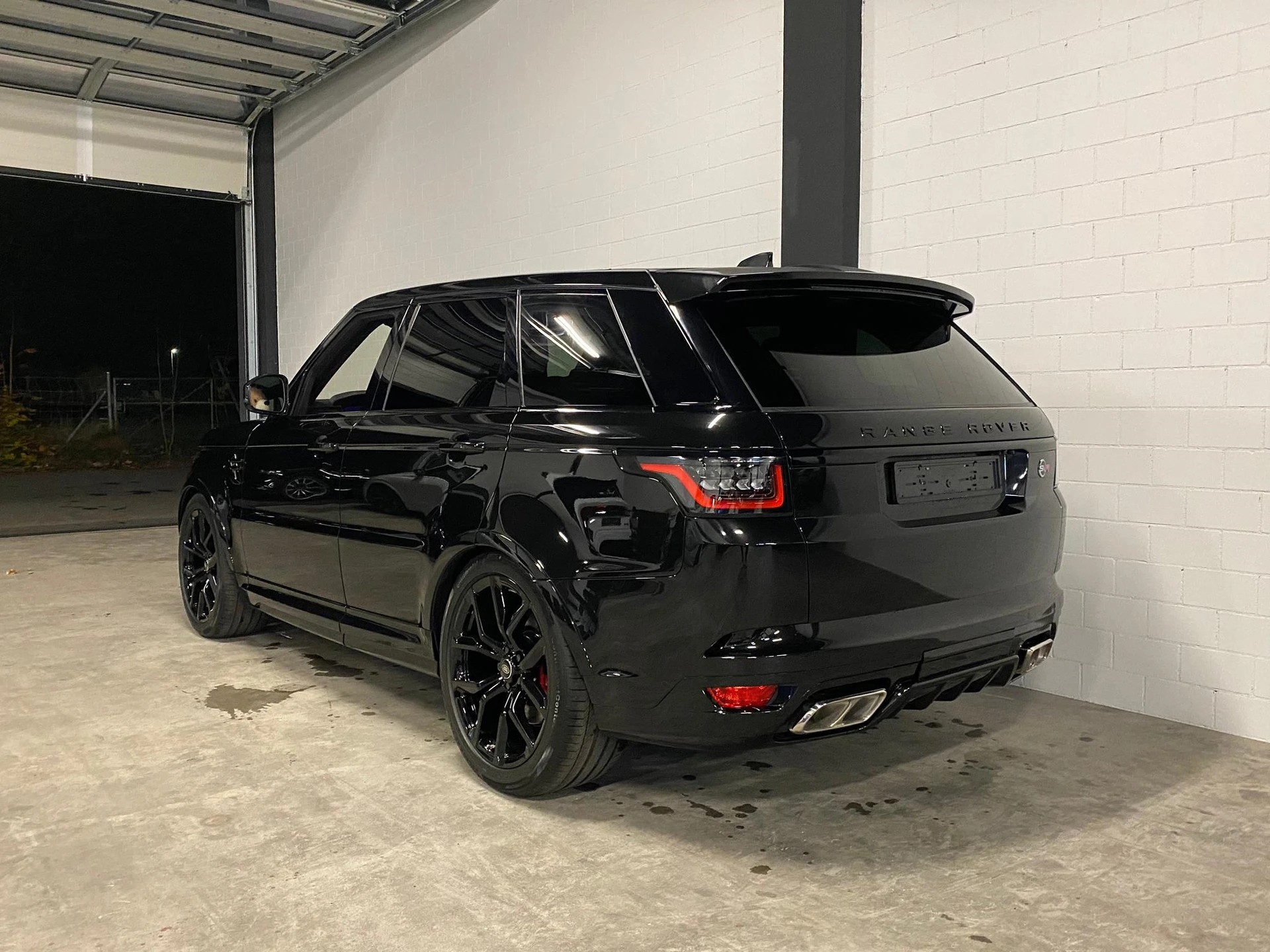 LAND ROVER Range Rover Sport 575 5.0 V8 S/C SVR Automatic-image-1