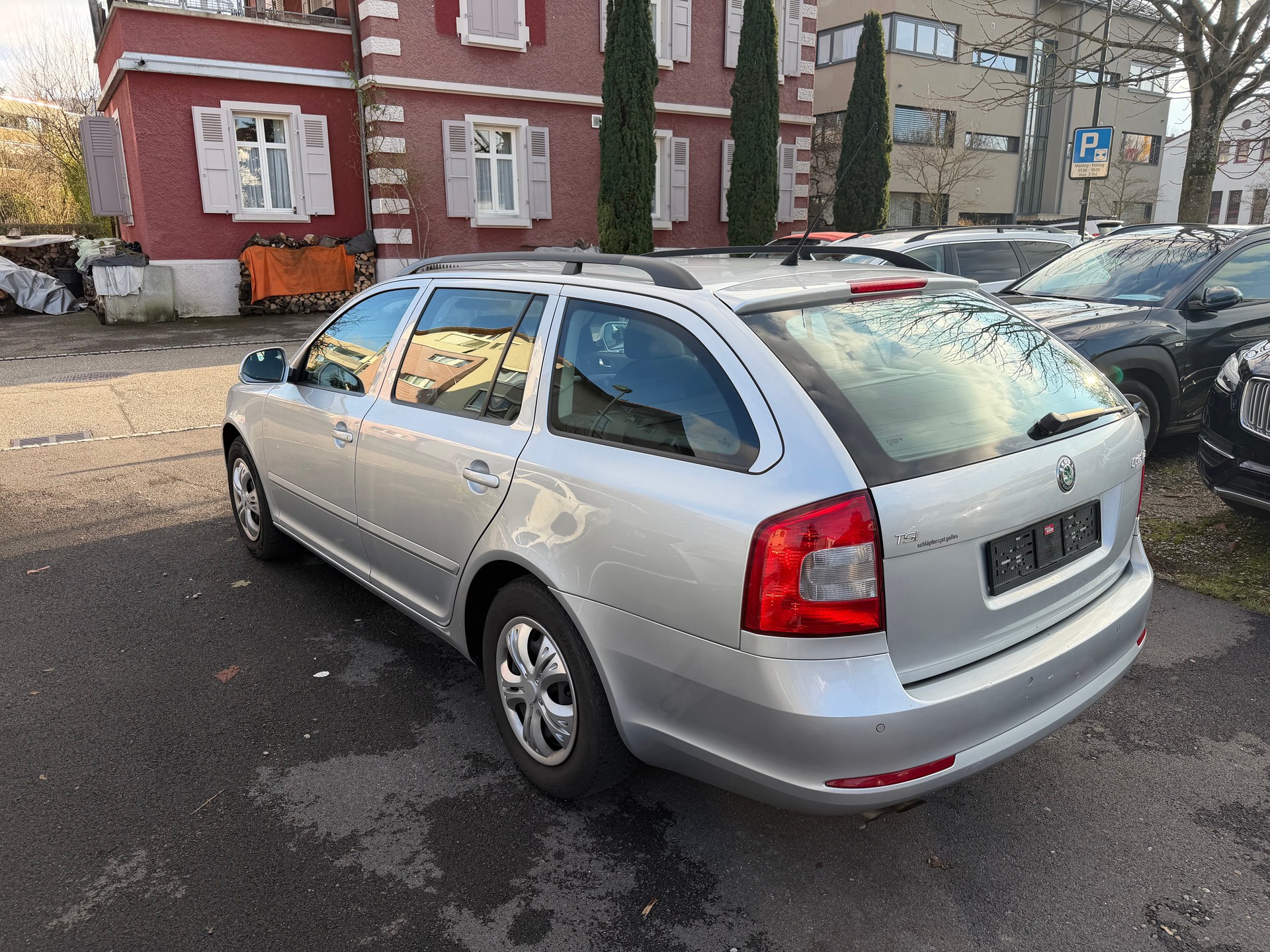 SKODA Octavia Combi 1.4 TSI Classic DSG-image-2