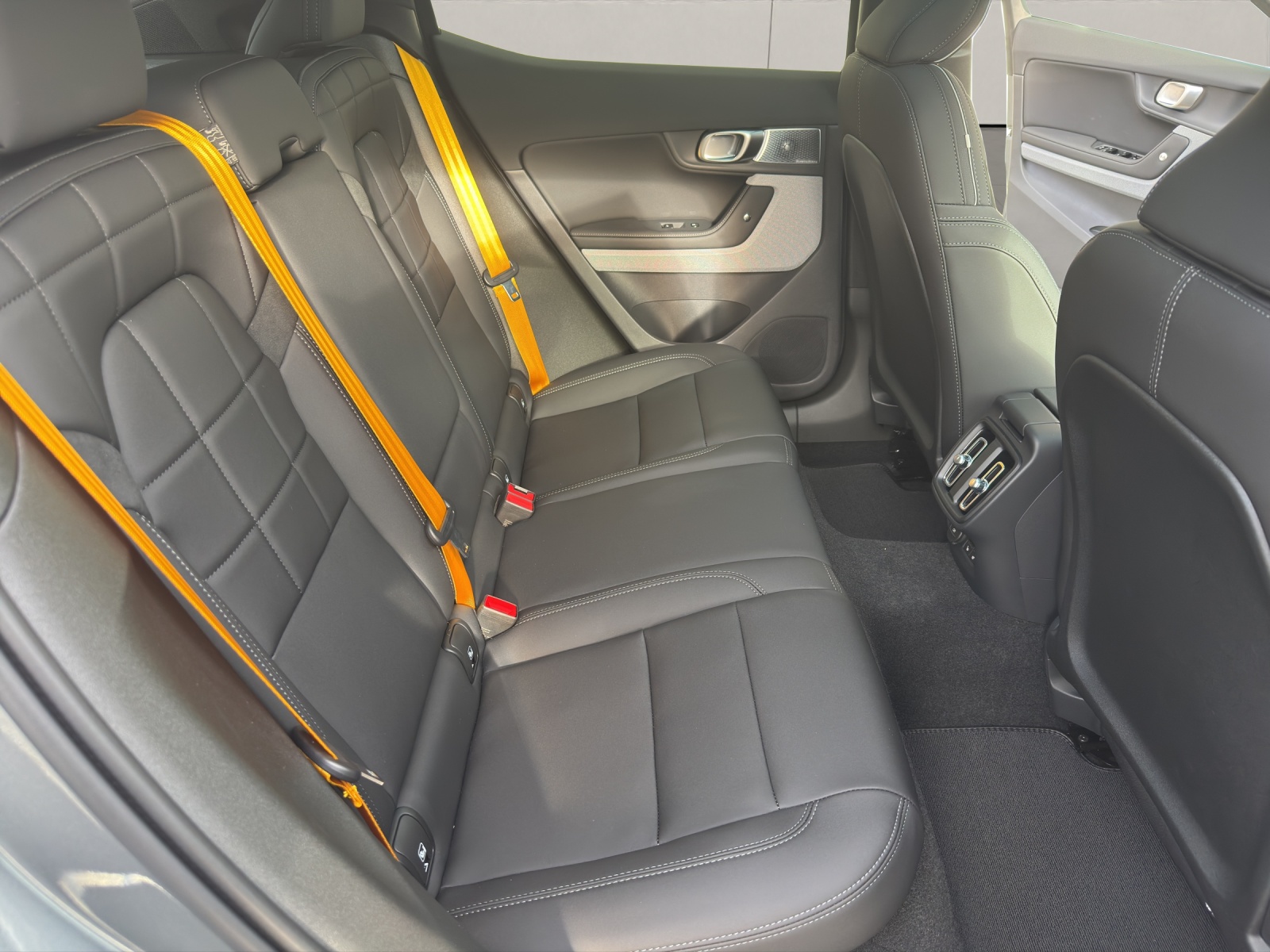 POLESTAR 2 Long Range Dual Motor Performance Prime-image-11