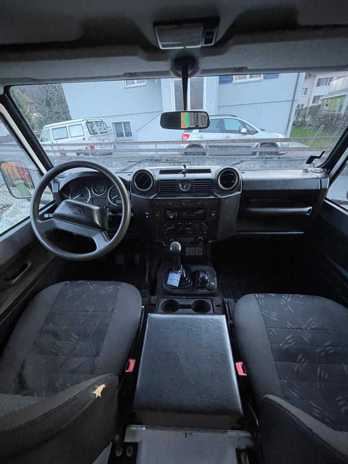 LAND ROVER Defender 90 SW 2.4Tdc-image-2