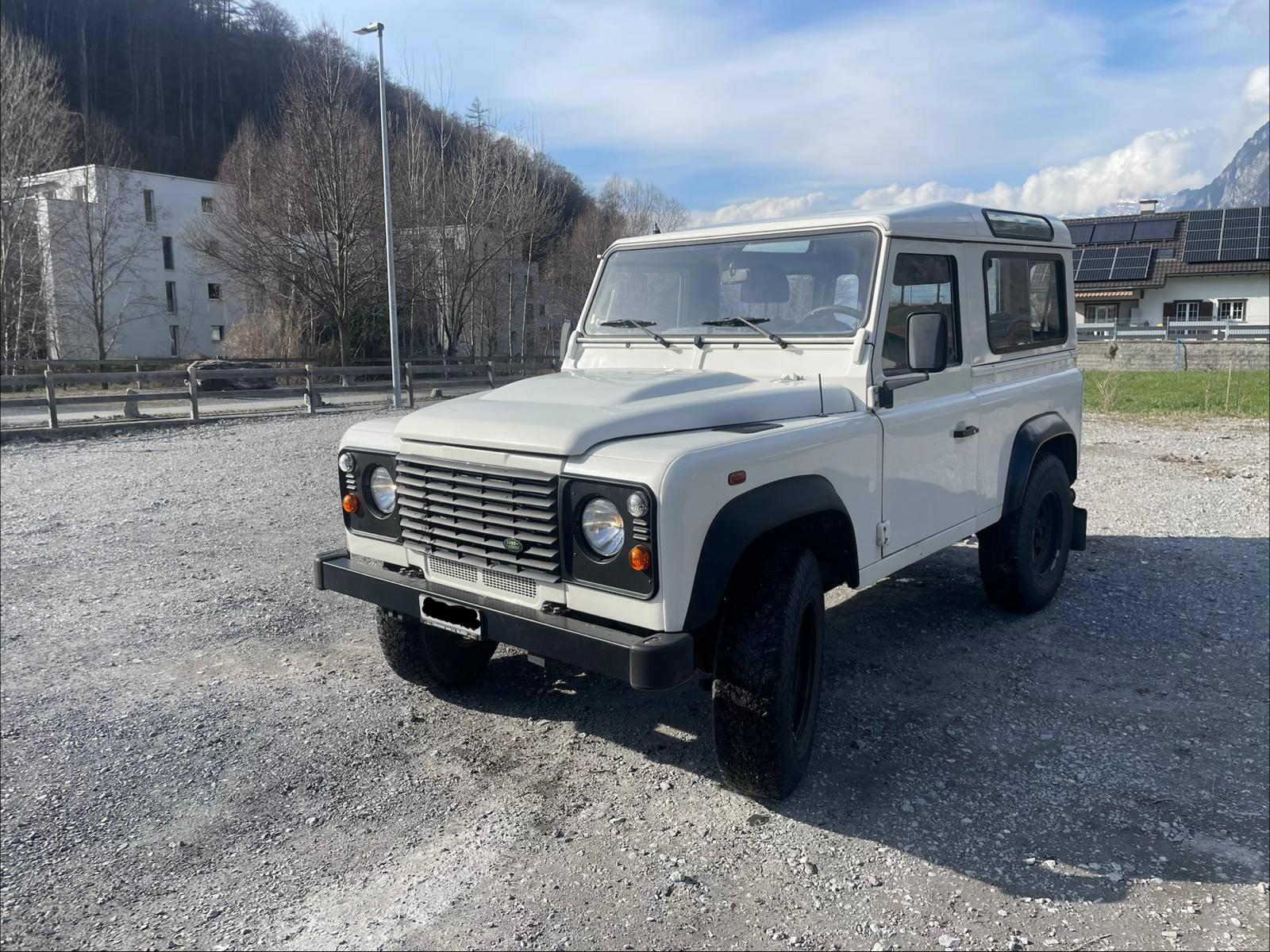 LAND ROVER Defender 90 SW 2.4Tdc-image-3