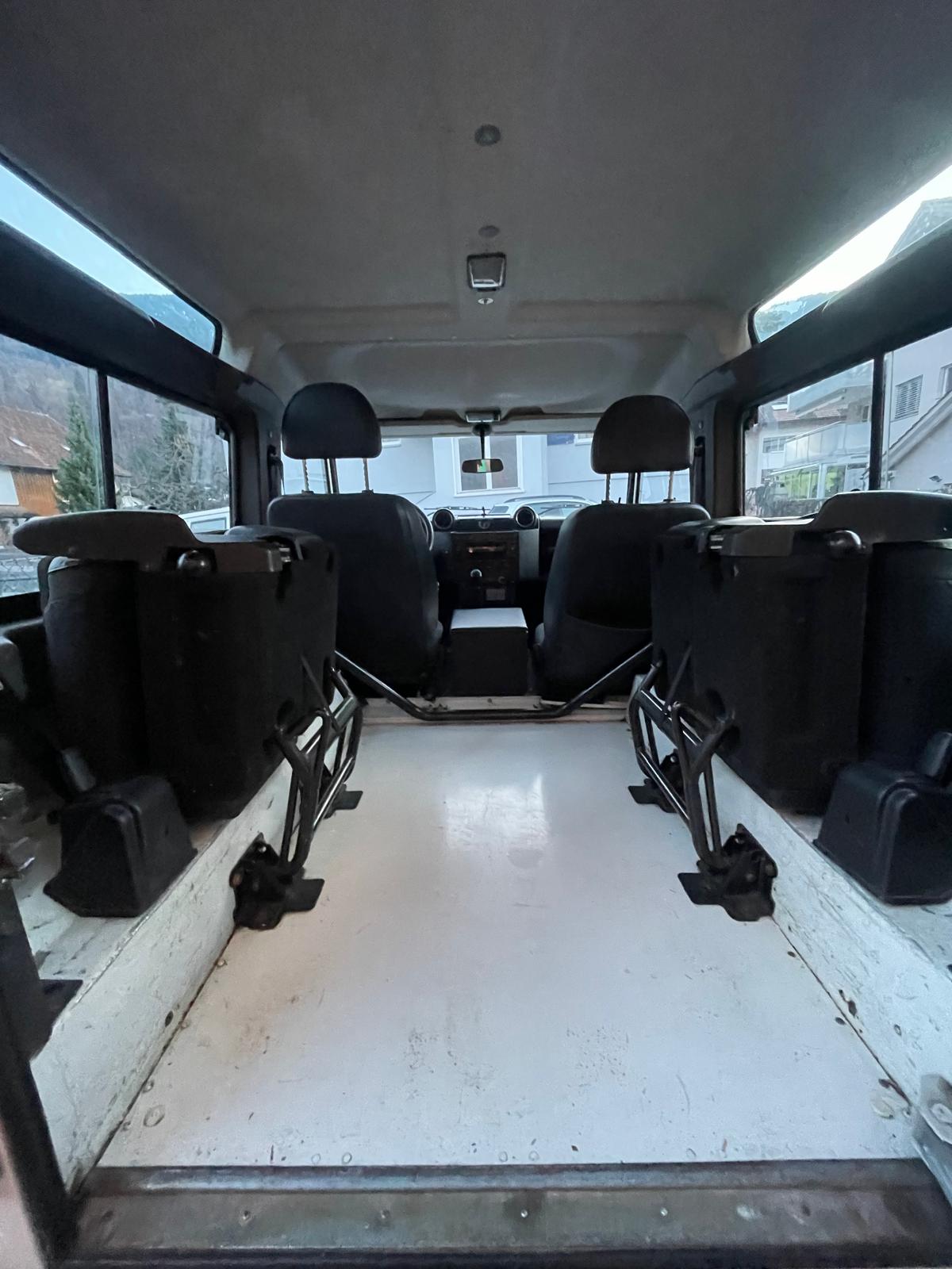 LAND ROVER Defender 90 SW 2.4Tdc-image-1