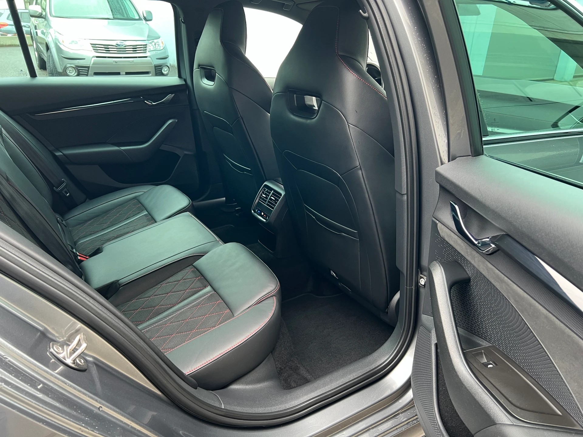 SKODA Octavia Combi 2.0 TSI DSG RS-image-28